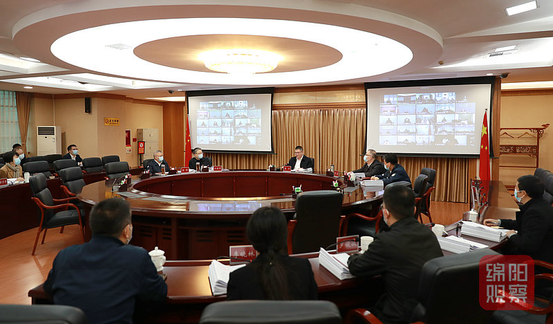 2022年11月25日 李云主持召開市政府常務(wù)會（記者 賴杰 攝）.jpg