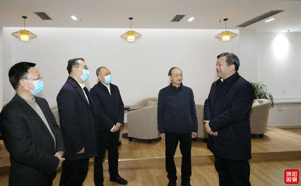 2022年2月7日 曹立軍在人大機關(guān)看望干部職工(記者 賴杰 攝).jpg