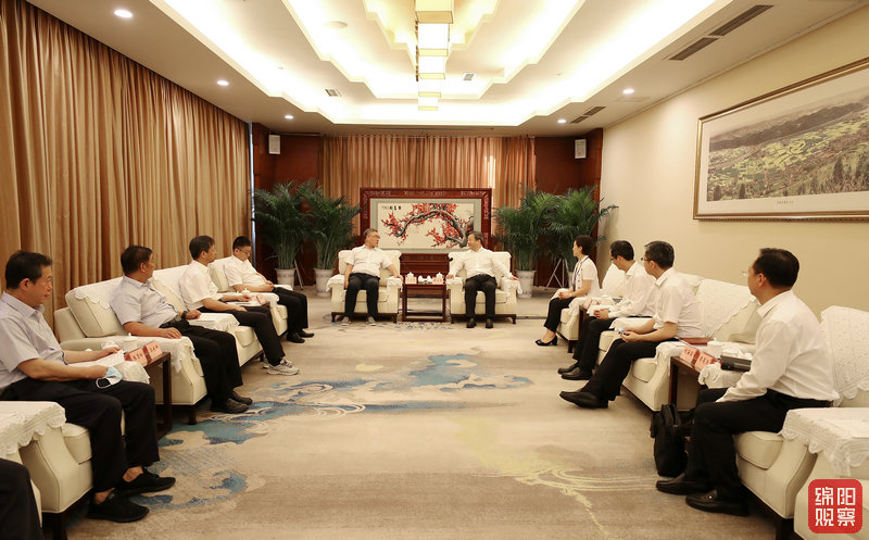 2022年6月17日 曹立軍會(huì)見中航通飛公司董事長(zhǎng)（記者 賴杰 攝）.jpg