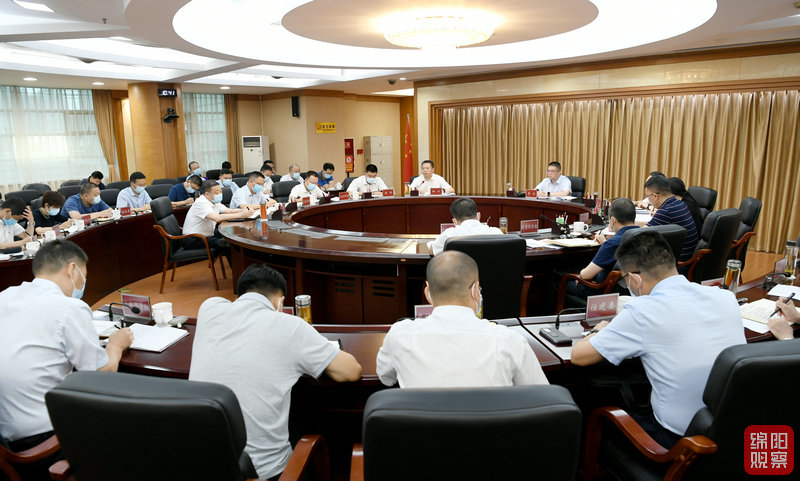 2022年7月18日,李云主持召開疫情防控指揮部會(huì)議 張莉 攝.jpg