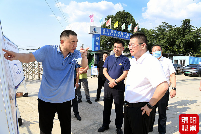 2022年8月11日，李云調研解決群眾反映熱點難點問題(南山路施工改造)1 張莉 攝.jpg