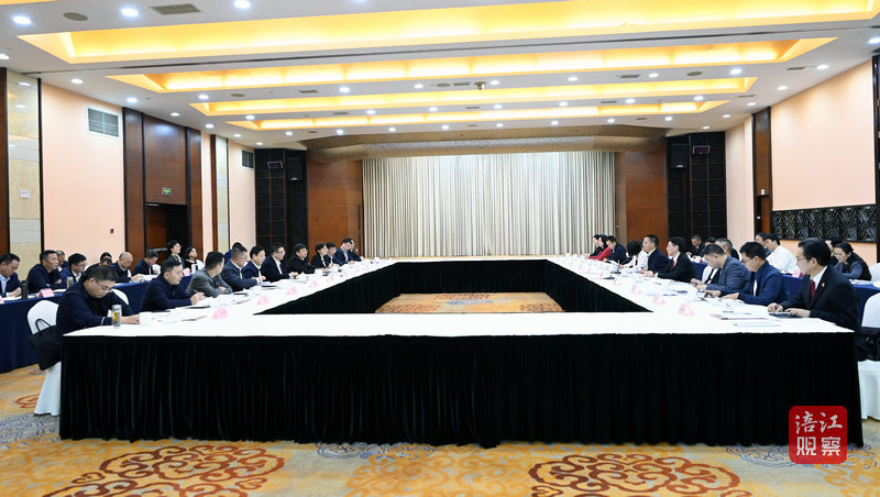 2023年10月31日，李云出席府院兩長聯(lián)系會  張莉 攝.jpg