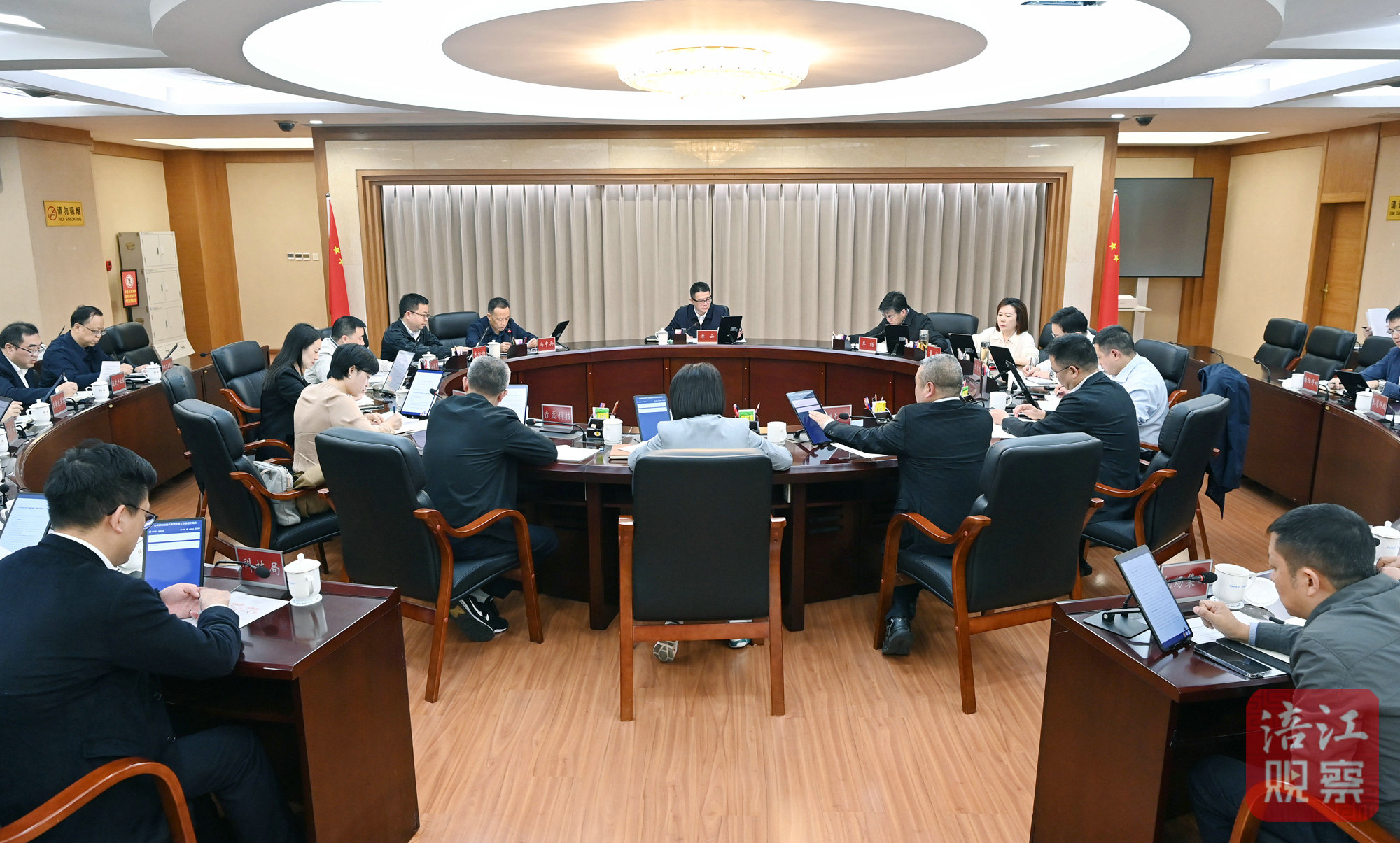 2024年10月14日，李云召開全市低空經(jīng)濟產(chǎn)業(yè)鏈發(fā)展工作推進會  張莉 攝.jpg