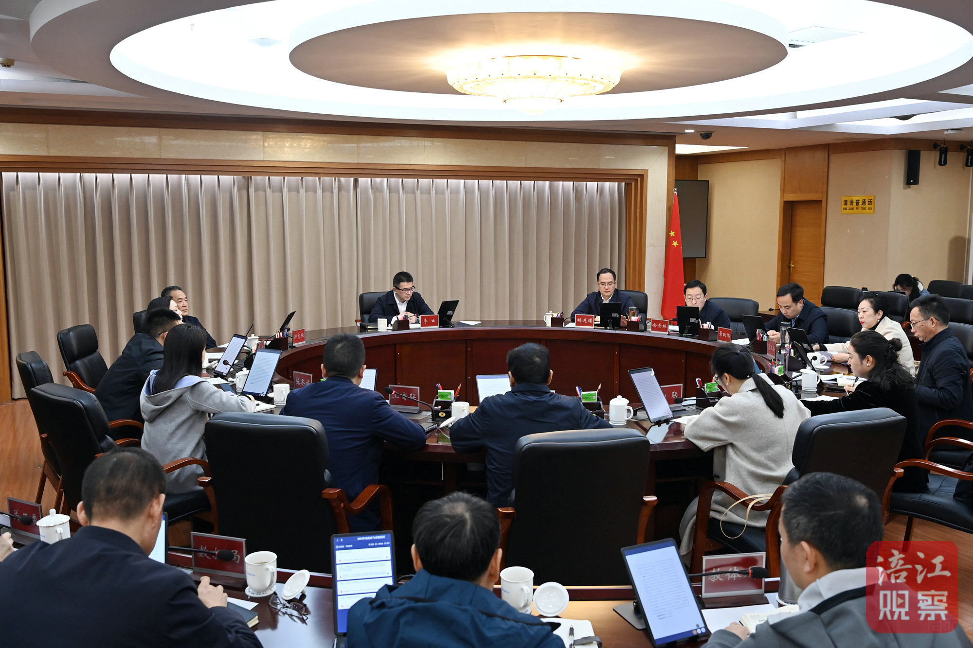 2024年11月22日，李云召開2024年市政府與市級群團(tuán)部門暨市政府與市總工會聯(lián)席會議  張莉 攝.jpg