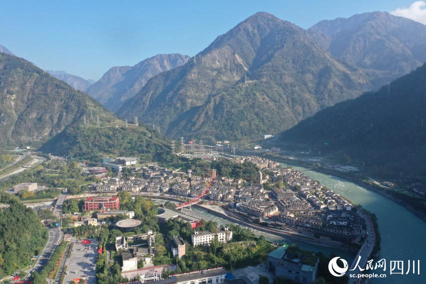航拍映秀鎮(zhèn)。人民網(wǎng)記者 王洪江攝.jpg