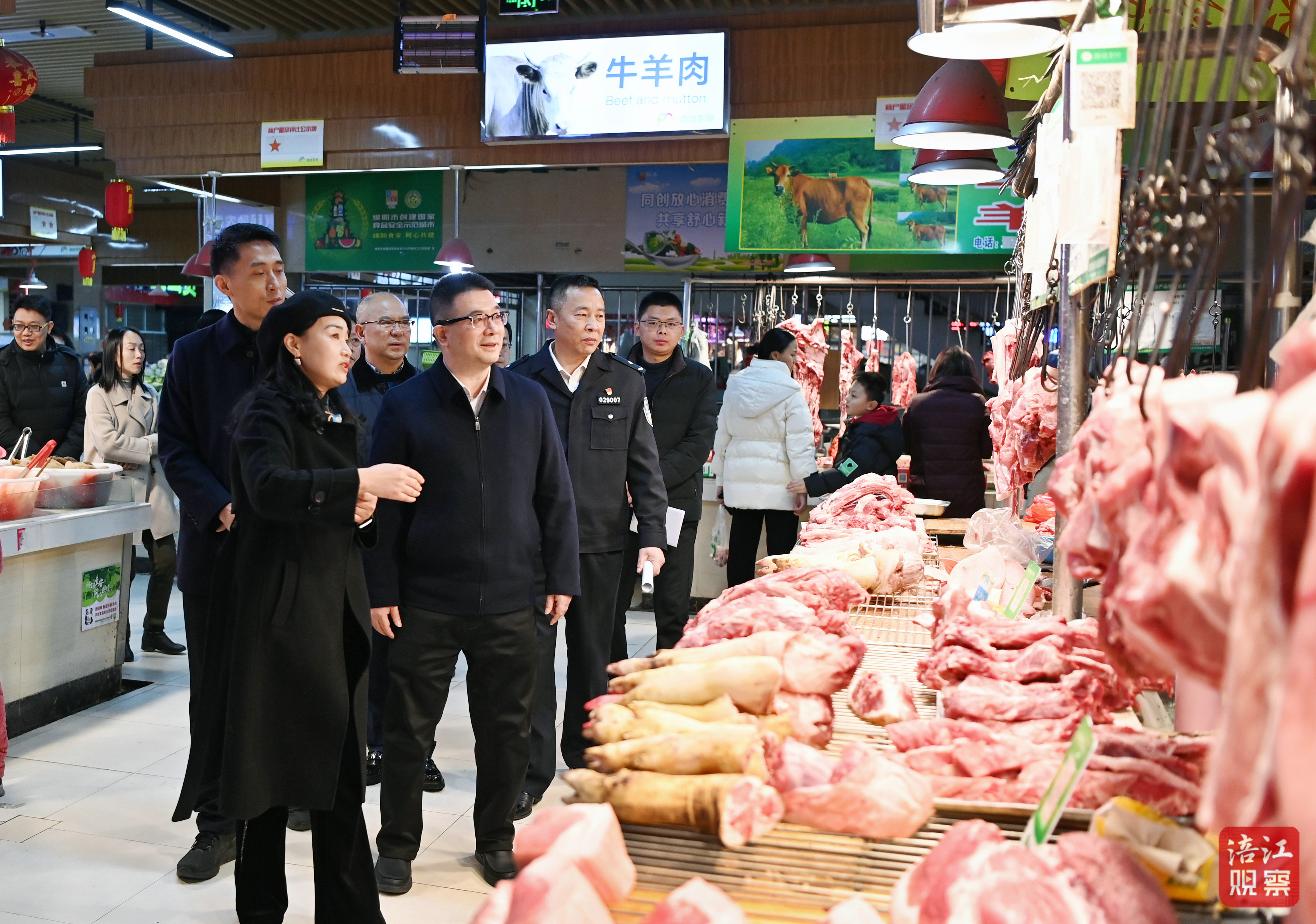 2025年1月27日，李云檢查節(jié)日供應、安全穩(wěn)定工作‘，慰問一線職工8  張莉 攝.jpg