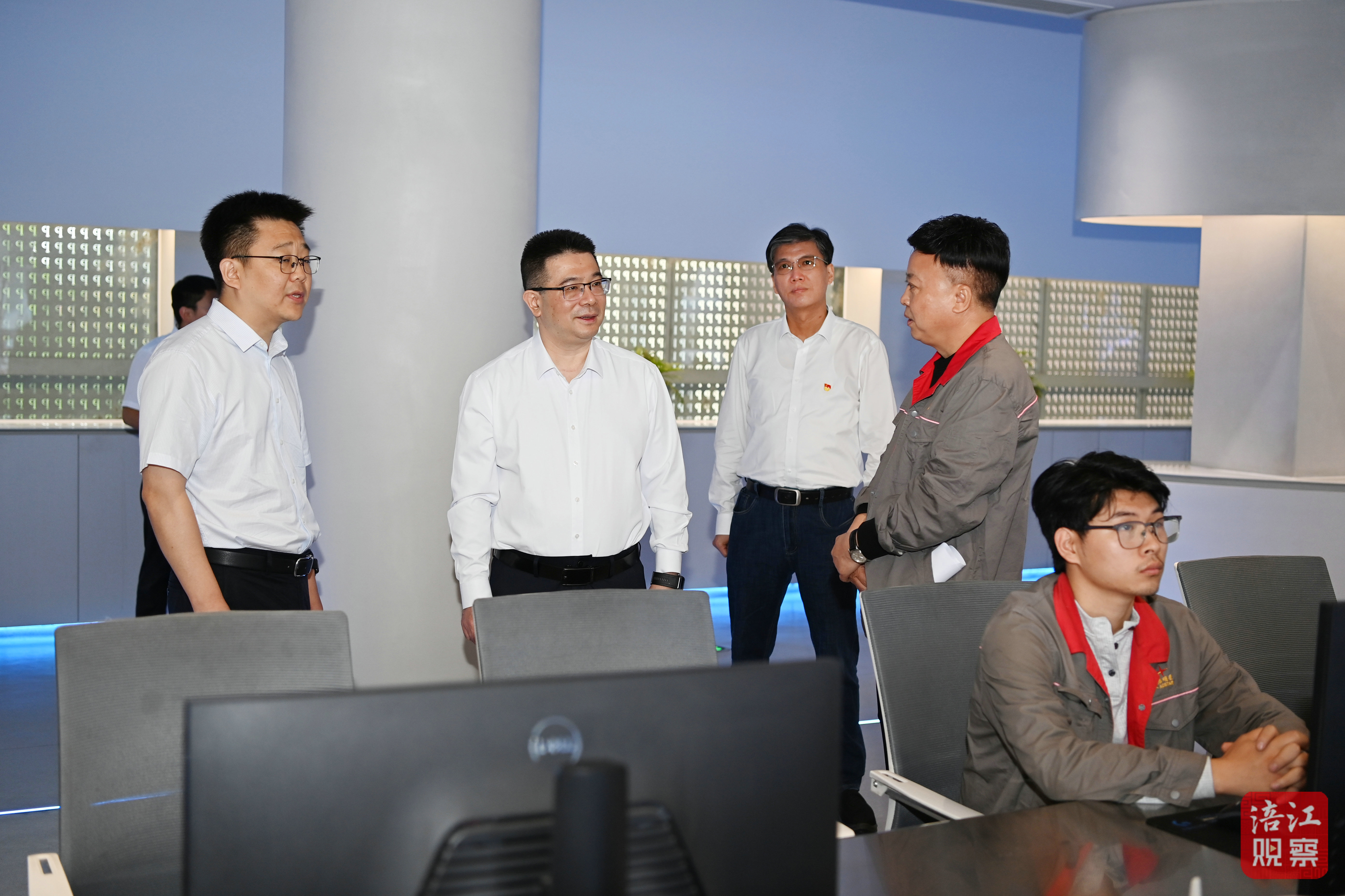 2025年5月30日，李云督導(dǎo)檢查安全生產(chǎn)、防汛抗旱和地災(zāi)防治工作2（啟明星磷化工）  張莉 攝.jpg